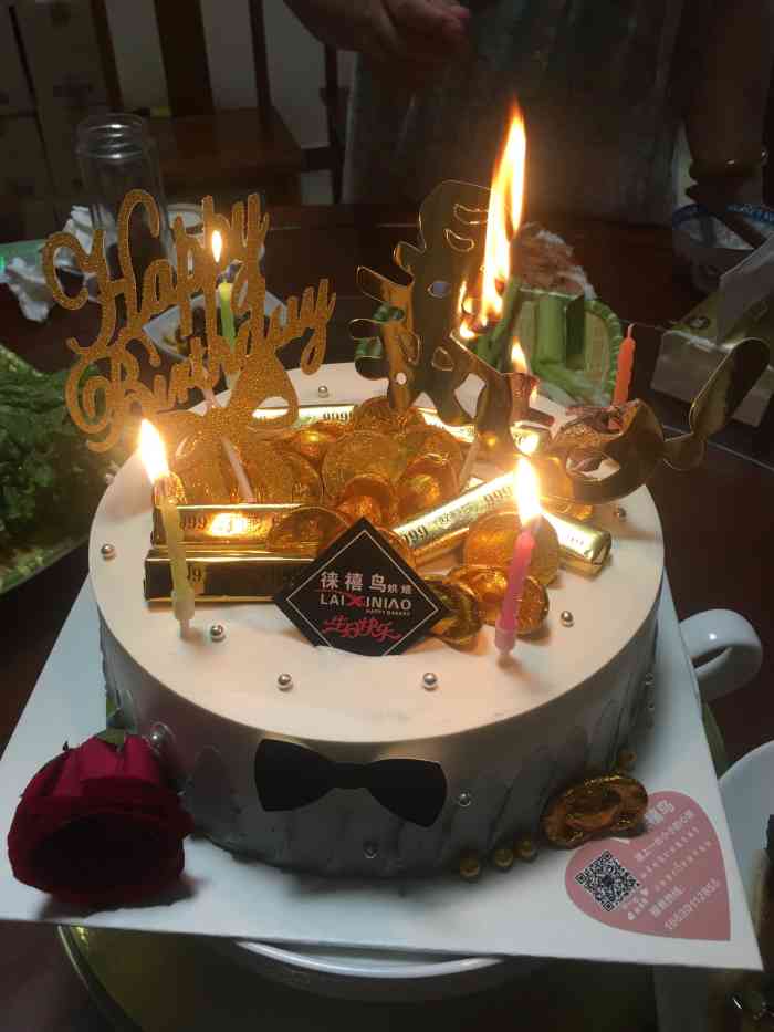 打分 朋友过生日订的蛋糕,不到漂亮也非常好吃,不腻,一点没浪费全吃完