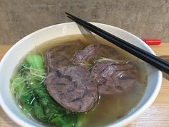 -牛易馆(全台唯一葷素牛肉麵館)