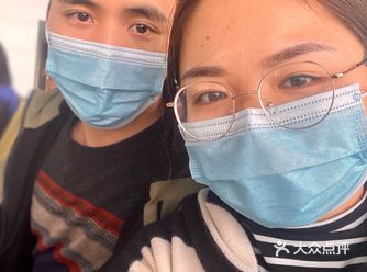接待我们的包包造型师、白宇摄影师还有岳导特别细心