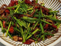 韭菜苔炒猪耳-半山腰·云南菜(侨福芳草地店)