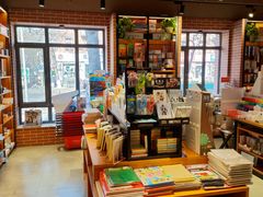-新华书店(永安路店)
