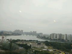 -迈豪国际酒店-百老汇旋转西餐厅