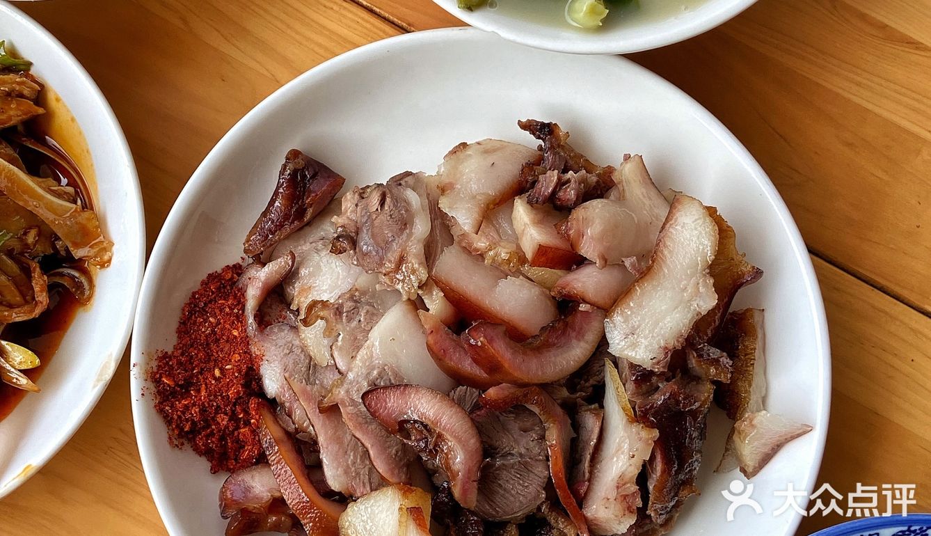 乡镇卡卡里的老馆子，11点就像吃酒一样，人均25吃饱