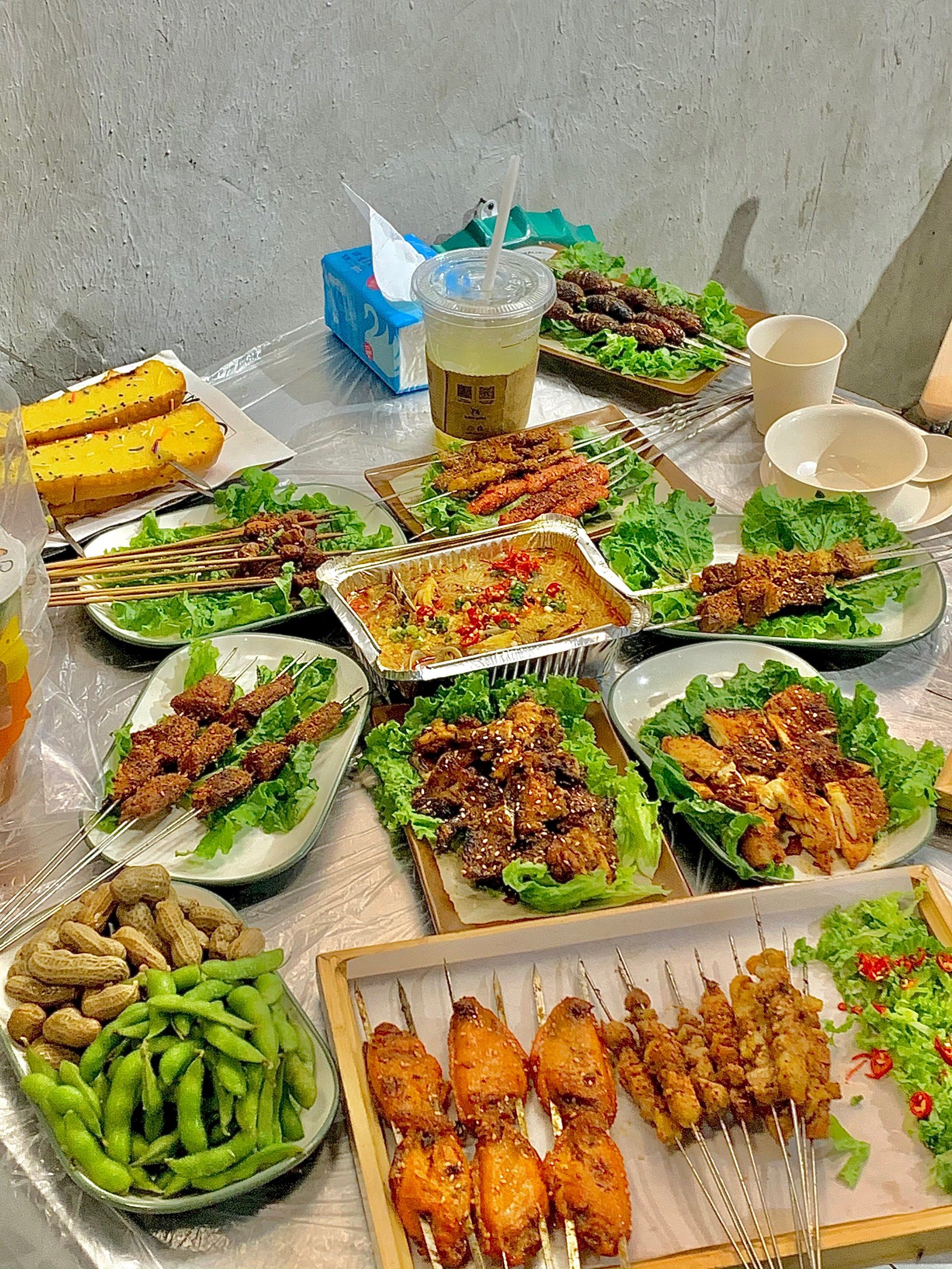 夜宵时间烧烤大餐～妥妥下酒菜没错啦!