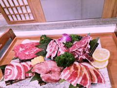 黑牛六拼-明洞阿姨·韩式酱蟹烤肉·创意料理(三元桥店)