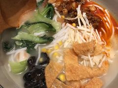 -刀小蛮半只鸡过桥米线(家乐福四元桥店)
