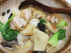 -蒙自源过桥米线(红谷滩万达店)