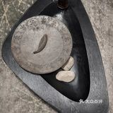 今日分享给人的观感似是在泛舟听湖