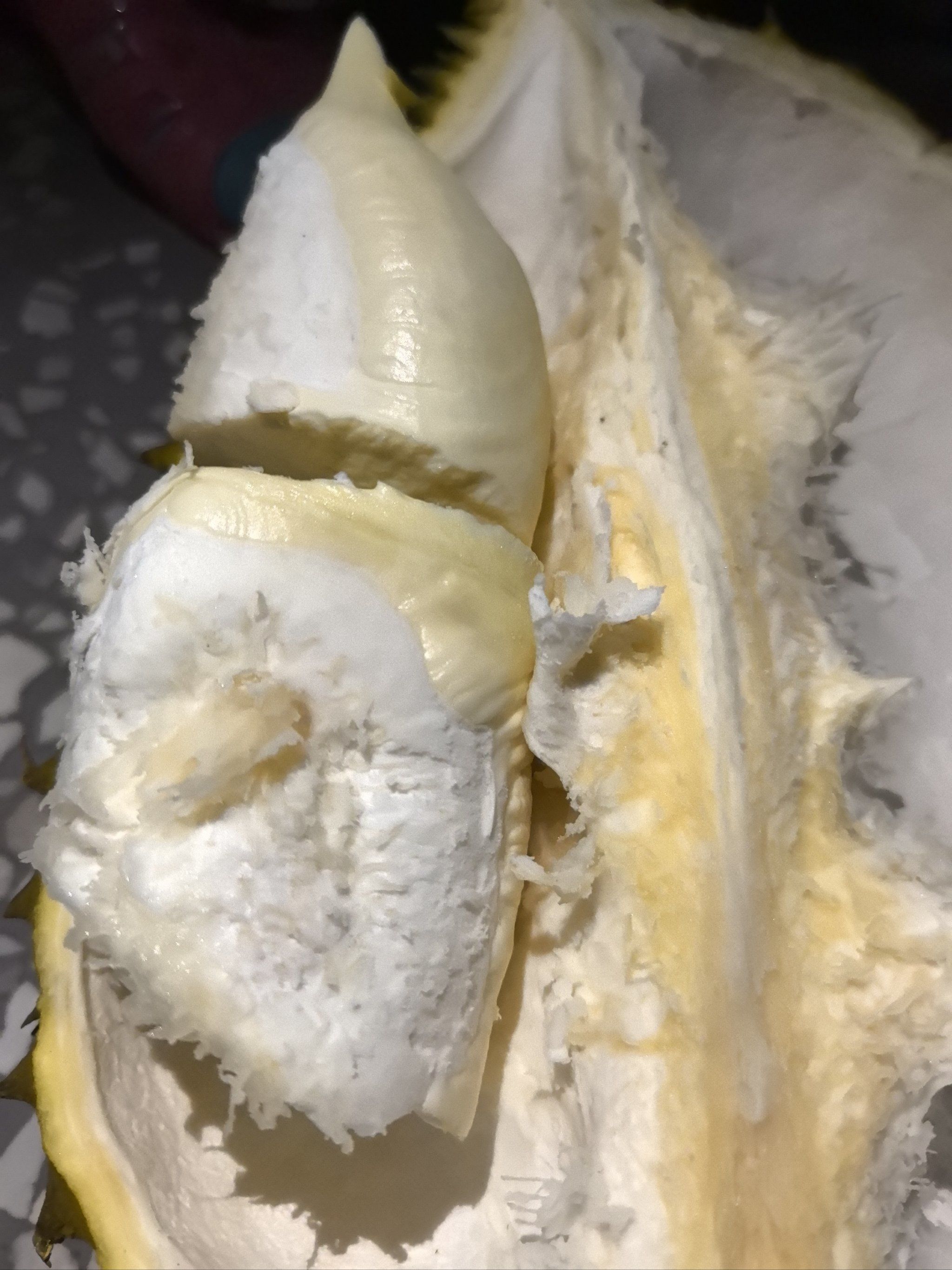 买了老板说店里最好的榴莲,打开没熟像个死