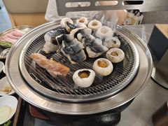 -围炉肉舍•炭烤活鳗•丹东海鲜烤肉(步行街店)