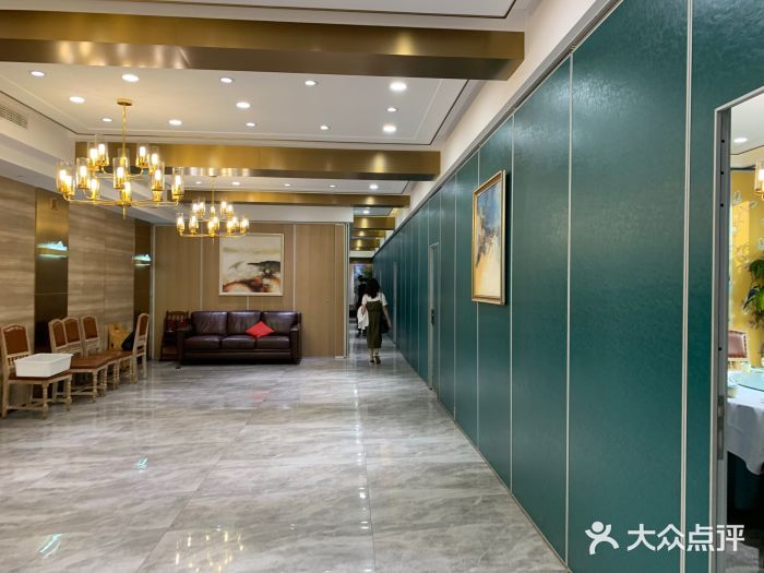 靓湾海鲜·海景餐厅(小麦岛店)大堂图片