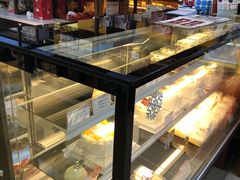 面包甜点陈列柜-红宝石·鲜奶小方·海派西点房(丰庄店)