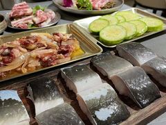 -围炉肉舍•炭烤活鳗•丹东海鲜烤肉(步行街店)