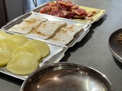 -围炉肉舍•炭烤活鳗•丹东海鲜烤肉(步行街店)