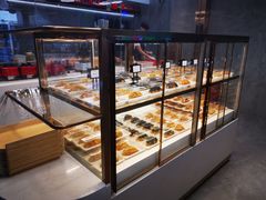 面包甜点陈列柜-野萃山·潮汕厚果汁(十亩地店)