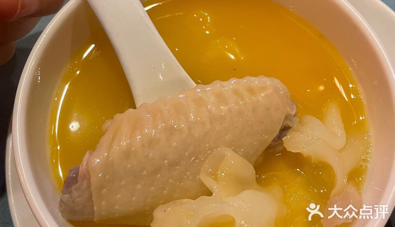 带有南瓜汁花胶鸡!