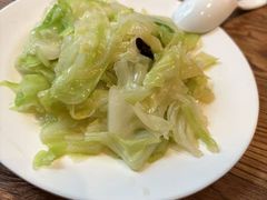 炝拌圆白菜-清真吴记门钉肉饼·喜多利