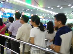 排队过关-珠海拱北口岸