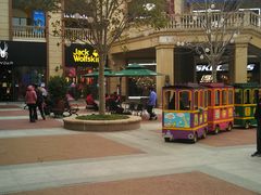 -王府井奥莱临潼小镇(临潼店)