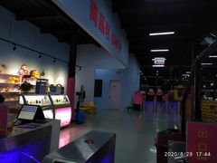 -嘿哟动霸CHUA·新潮玩运动娱乐中心·蹦床滑冰团建乐园