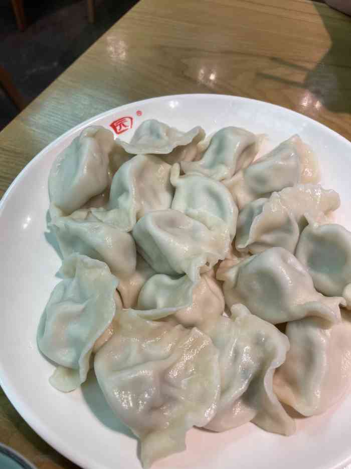 三合园水饺(河南路店)-"服务差戴眼镜的那个死胖子男的快好挨揍了.