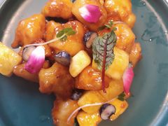 鲜果菠萝里脊肉-蜜桃花开·中西融合菜E&W(南长街店)