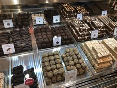 零售区-VENCHI 闻绮(北京国贸商城店)