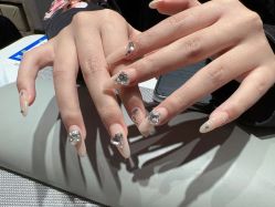 -丽心自助美甲美睫