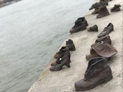 -多瑙河畔鞋履雕塑