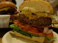 嫩煎澳洲牛肉汉堡-HELLO 27 意面·沙拉·帕尼尼