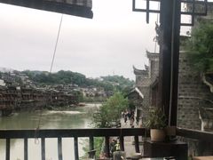 -临江餐馆二楼美食部落