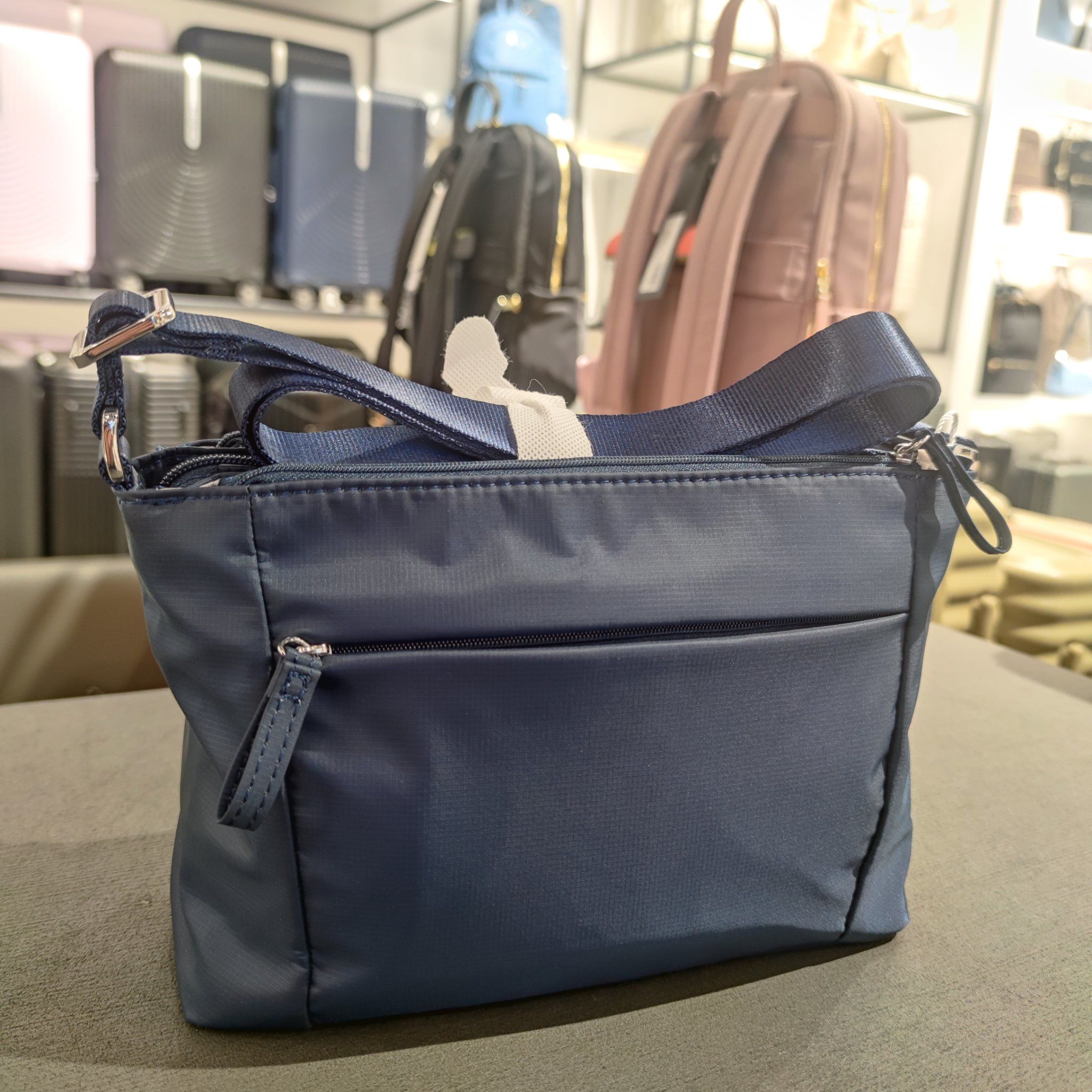 福州一老板过火车站安检口时遗落七万多元薪酬