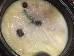 -洪氏嗨捞·广东猪肚鸡·椰子鸡火锅(西咸万象城店)