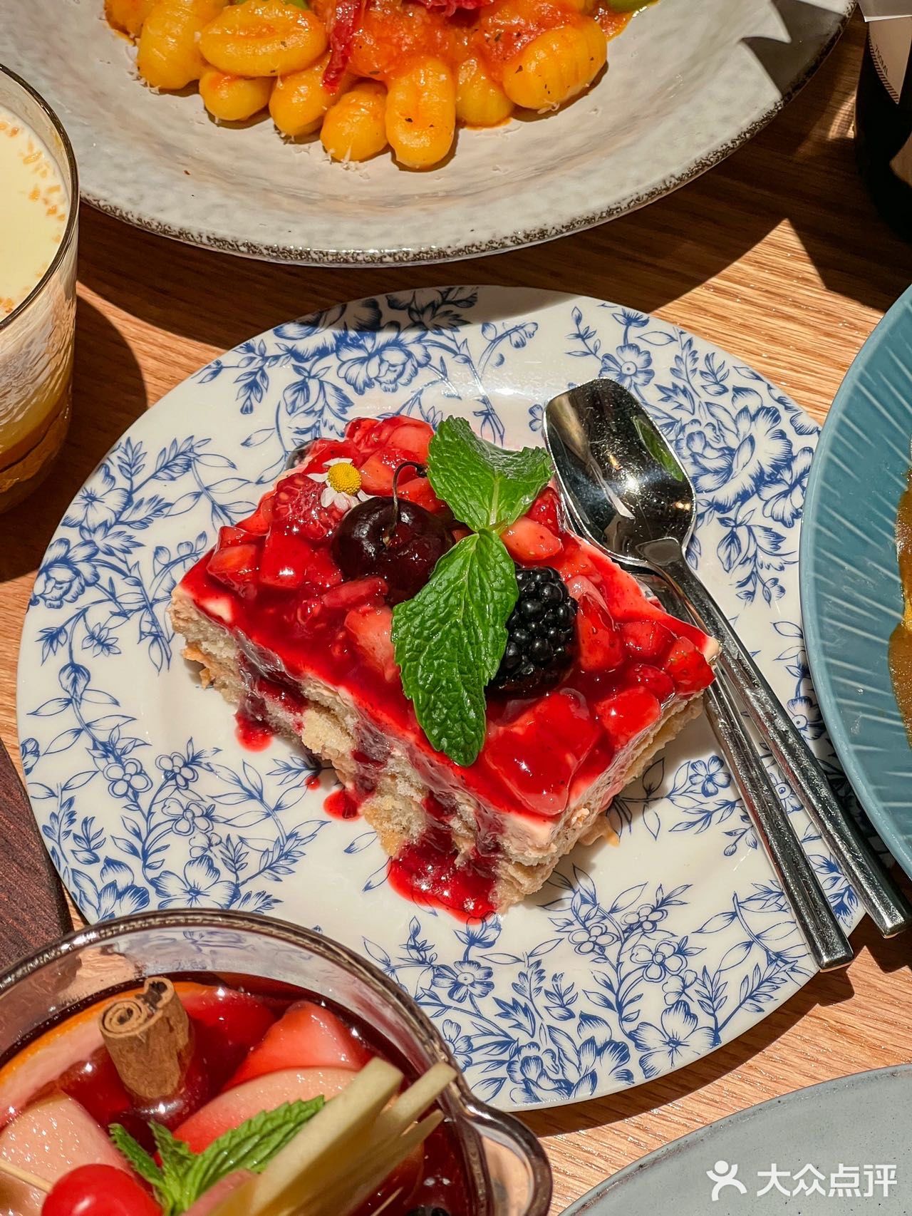 快乐有很多种！比如在泥靴遇上新年草莓季🍓