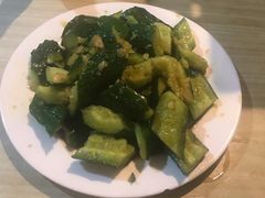 拍黄瓜-玫瑰红烤羊排(北新桥三条店)