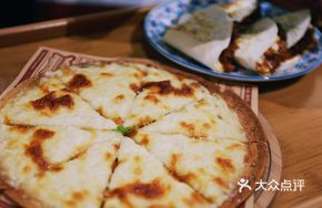 Thin-Crust Durian Cheese Pizza