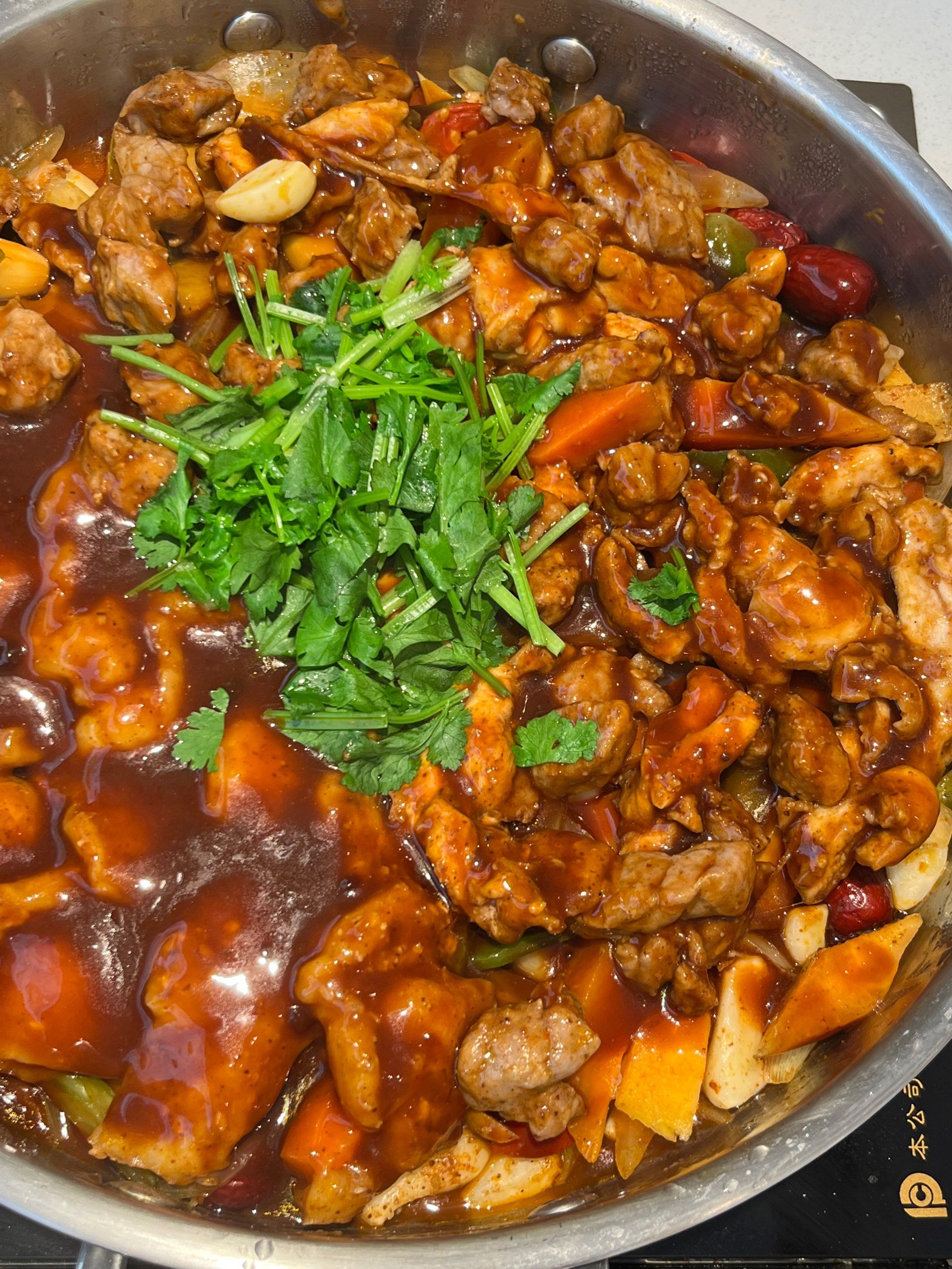 三汁焖锅,一场味蕾的盛宴!