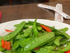 清炒荷兰豆-四方顺馅饼