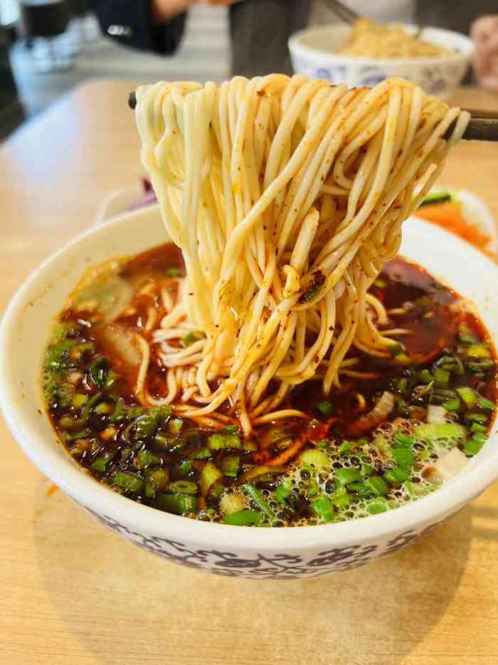 金强兰州牛肉面(大剧院店)-"到兰州,牛肉拉面必须要吃.早起就搜索,离.