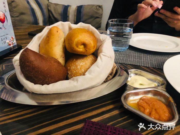 小莫餐厅And More Restaurant西餐(北京展览馆店)面包篮图片