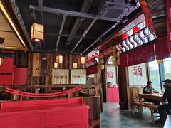 大堂-先启半步颠小酒馆(白麓里店)