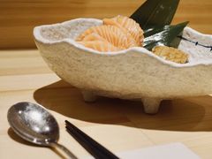三文鱼刺身-小句号·精致料理(江南环球港店)