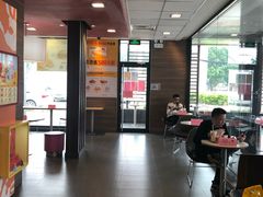 大堂-麦当劳(新新大道岗丰店)
