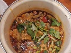 -爆炸头阿姨小四川正宗川味小吃(无任何分店)