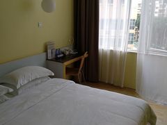 -卡罗酒店(东门晒布地铁站店)