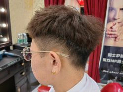 -东方先生国潮男士理发馆