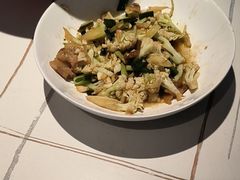-阿瓦山寨·湘菜现炒·剁椒鱼头王(咸阳总店)