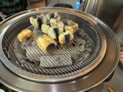 -围炉肉舍•炭烤活鳗•丹东海鲜烤肉(步行街店)