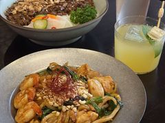 酒鬼打抛炒乌冬面-埋位小酒馆(东城店)