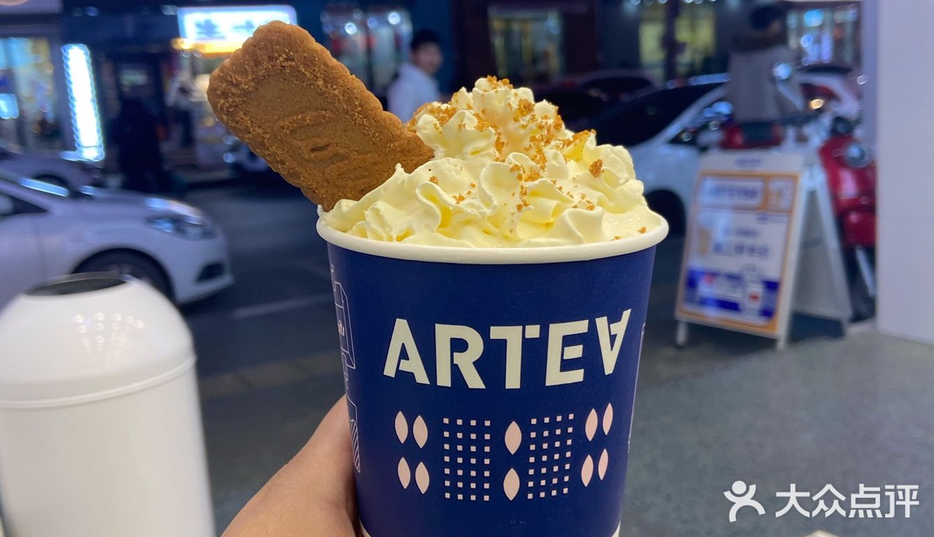 一定要尝尝arteasg鲜奶茶里的饼干![调皮][调皮]